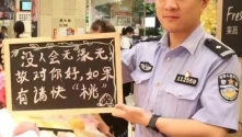 “毙了么”订单请接收，诈骗短信文案笑不活了