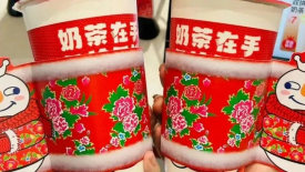 蜜雪冰城穿花袄，又土又上头！