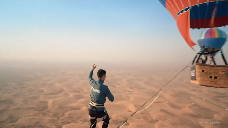 红米极限挑战：热气球高空走钢丝，还要在上面拍照