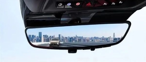 凯迪拉克免费给理想汽车打广告，网友直呼大气