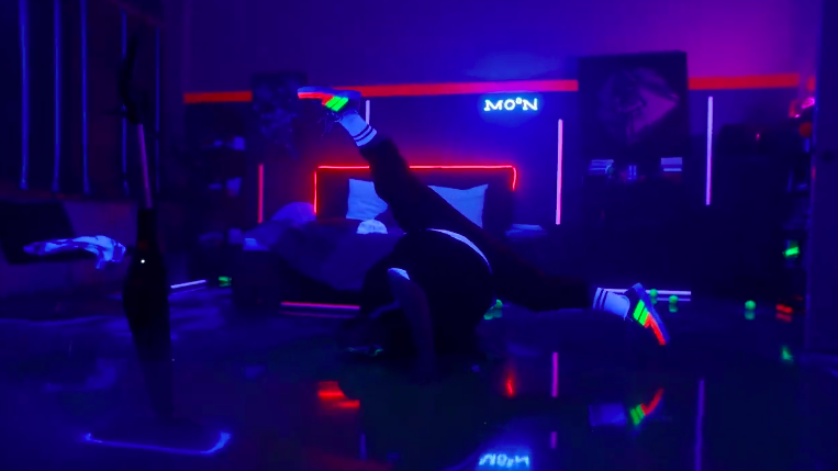 德国家用品牌Vileda：边做家务边跳舞？这个男人好会啊！