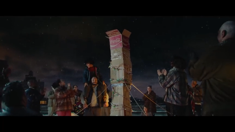 被可口可乐暖哭!用纸盒做的奇幻烟囱,邻里之间传递爱 被可口可乐暖哭!用纸盒做的奇幻烟囱,邻里之间传递爱