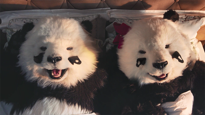 台湾无厘头床品广告：熊猫的黑眼圈，也能睡消失！