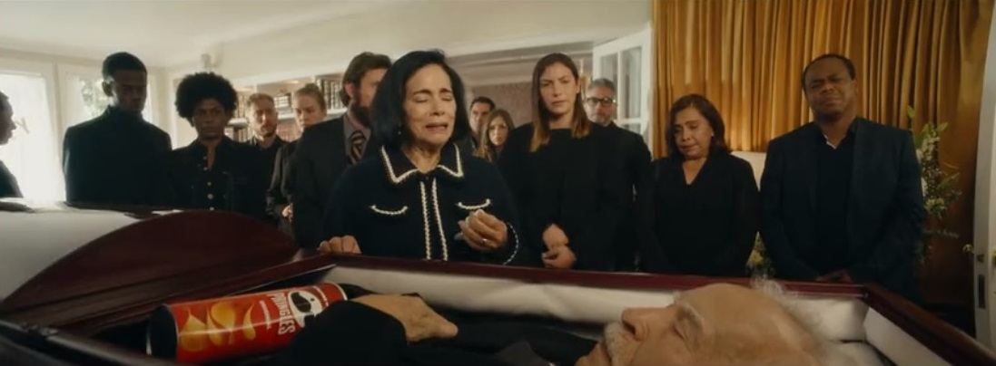 品客2022超级碗广告:吃薯片也有风险?一不小心就卡进罐子里 品客2022超级碗广告:吃薯片也有风险?一不小心就卡进罐子里