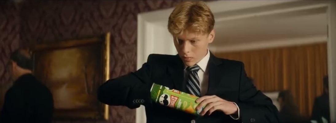 品客2022超级碗广告:吃薯片也有风险?一不小心就卡进罐子里 品客2022超级碗广告:吃薯片也有风险?一不小心就卡进罐子里