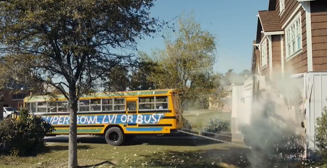 百事2022超级碗广告：薯片可乐在手，快乐无敌翻倍