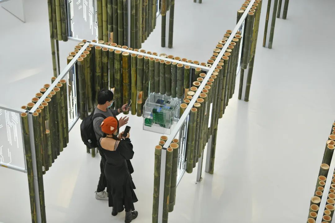 联想「从迷局到未来」艺术展,造了一座500平米的迷宫 联想「从迷局到未来」艺术展,造了一座500平米的迷宫