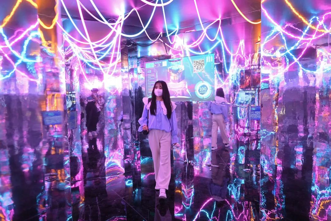 联想「从迷局到未来」艺术展,造了一座500平米的迷宫 联想「从迷局到未来」艺术展,造了一座500平米的迷宫