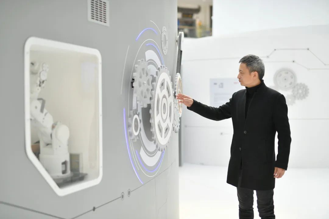 联想「从迷局到未来」艺术展,造了一座500平米的迷宫 联想「从迷局到未来」艺术展,造了一座500平米的迷宫