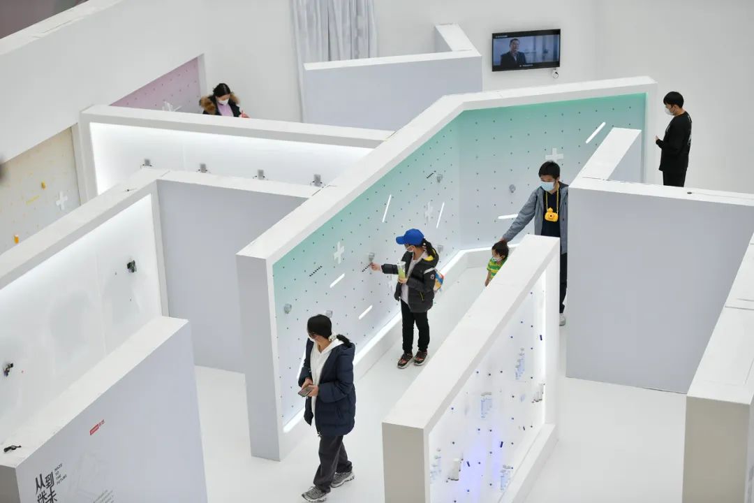 联想「从迷局到未来」艺术展,造了一座500平米的迷宫 联想「从迷局到未来」艺术展,造了一座500平米的迷宫