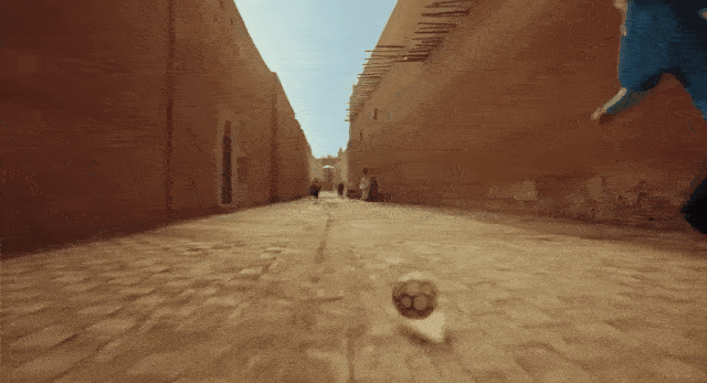 百事可乐全新足球广告，梅西上演街头穿裆对决