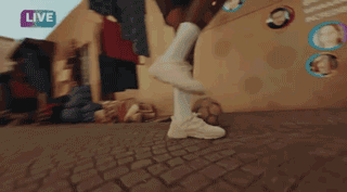 百事可乐全新足球广告，梅西上演街头穿裆对决